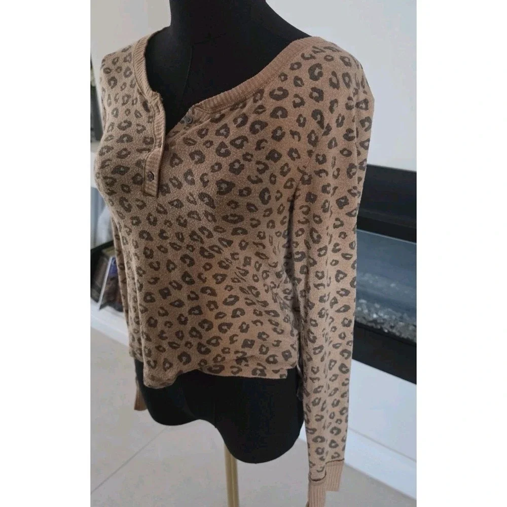 Abercrombie & Fitch Leopard Animal‎ Print Henley Knit Sweater Preppy Casual Boho